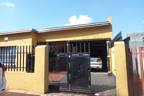 4 Bedroom House for sale in Vosloorus - P24-111574808