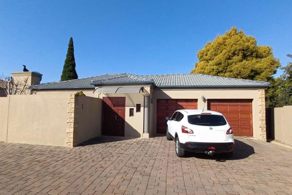 This home offers you, 
3 Bedrooms,
2 Bathroom,
Kitchen,
Dining room,
Lounge,
Patio with built-in braai,
2 Garages,
Garden and ...