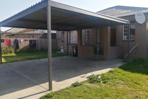 Neat rooms with build in cupboards available!

Very secure and centrally located!

Communal kitchen

Communal bathroom

Open ...