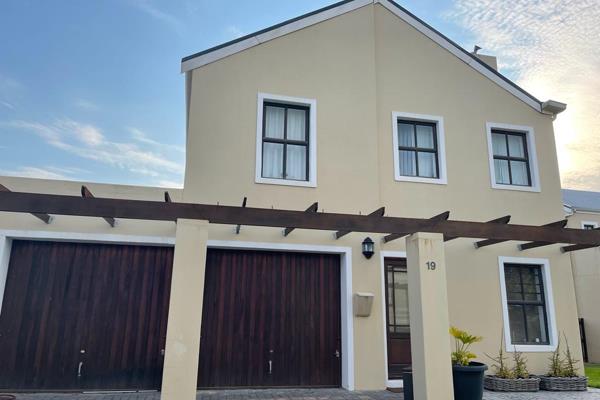 Lovely 3 Bedroom Townhouse in security complex Welgevonden Estate. Up to 3 fingerprints ...