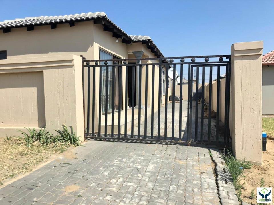 2 Bedroom House for sale in Riverside View - P24-107876591