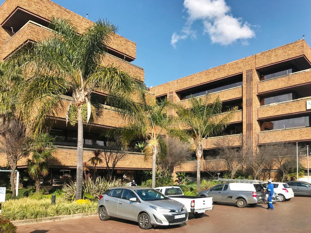 Commercial property to rent in Bedfordview 4_h Skeen Boulevard P24