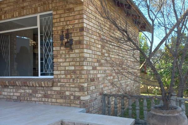 This 3 bedroom, 2 bathroom townhouse is situated in a perfect spot of Parys.

Call me today to view this lovely place you can call ...