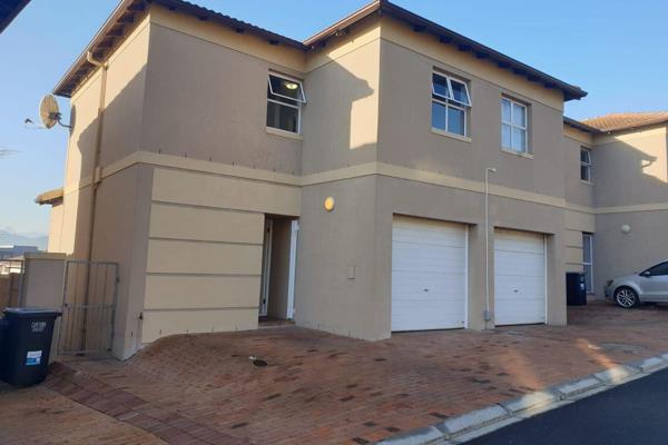 Situated in Crema Complex, Protea Heights, Brackenfell. Close to all amenities, schools, shopping centers and all main routes.

Complex ...