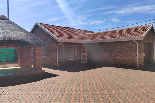 4 Bedroom house for sale in Lethlabile, Brits

This property is in a well developed quiet area in the heart of Lethlabile.  It is close ...