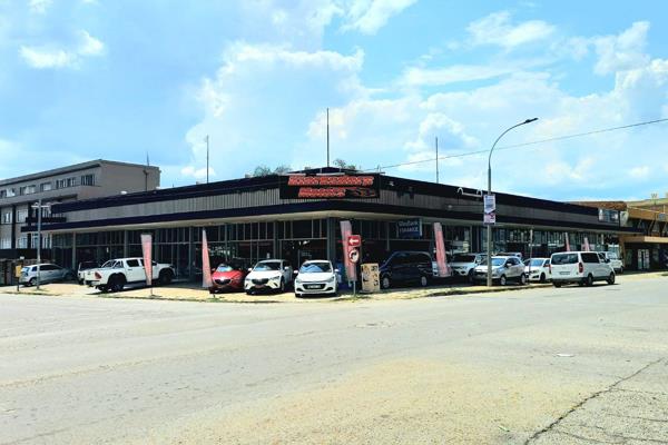 This large and spacious commercial property offers a lot to local business owners or investors looking for a monthly rental income ...