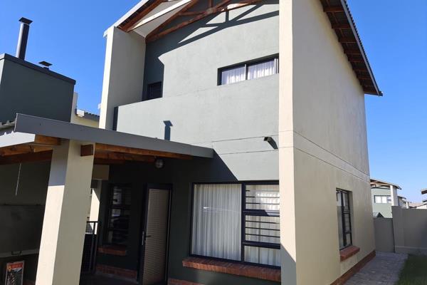 Stunning  three bedrooms double storey house with an open living area situated at Roan ridge Estate. Call me to create new memories ...