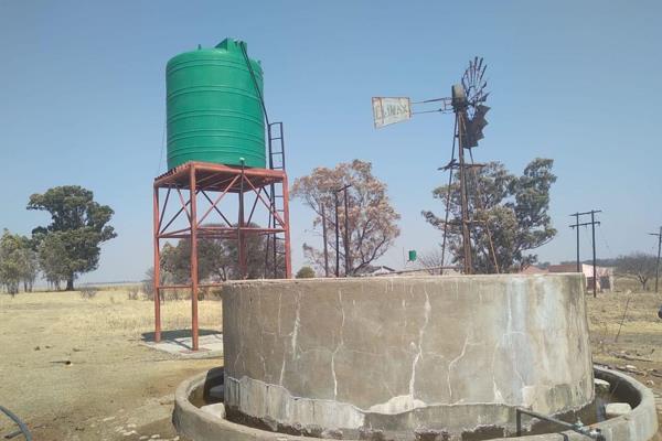 This farm consists of the following:

*VAT included.
*Situated 30km from Heilbron on the R57 to Sasolburg.
*86 hectares
*Windmill ...