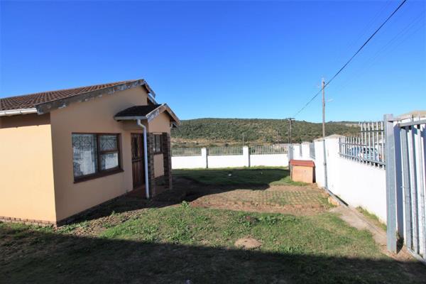 This 2 bed room home in West Drive is in a completely walled and gated plot with enough space for extension.
Lounge ,one bath room  ...