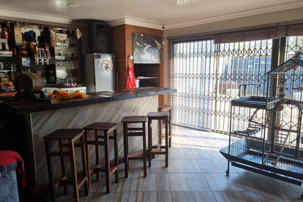 Sasolburg

r1 970 000

do not miss out on this one!! Houses like this does not come along that often!!
Great area!!

Bond ...