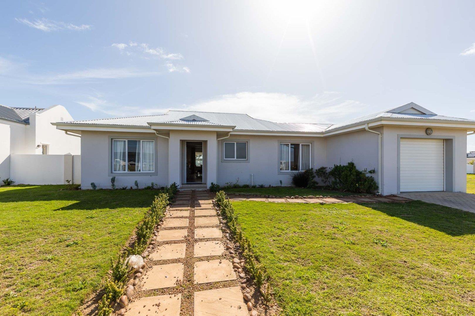 3 Bedroom House for sale in Witsand P24111631133