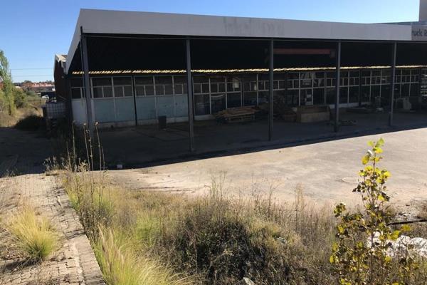 The Industrial Warehouse in Hamilton is ideal for someone looking for a workshop.  The Total size of the erf is 1,1648 ha.