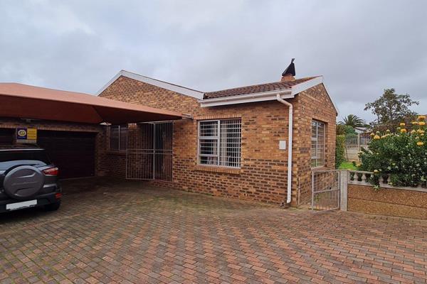 You will find this property located in a well-established neighborhood of Vredenburg close to the newest exit to the Saldanha ...