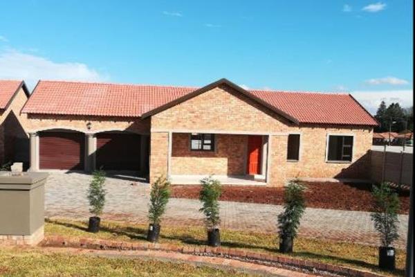 null
Offers 3 Spacious bedrooms with 2 Full Bathrooms 
Open plan Lounge / Kitchen
Private Garden
Pet Friendly
Close to all ...