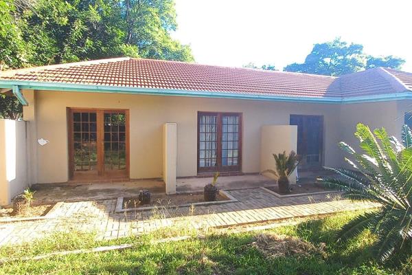 This property offers 3 houses on a 2855 sqm corner stand. 

House no 1 offers 3 bedrooms, 1 bathroom, lounge/dining room, and garage. ...