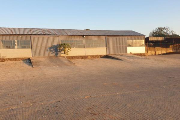 Ideally located close to White River
Lockable warehouse +- 300m2
2 Offices
Shower and toilet
Extra undercover area of 150m2
Ample yard ...