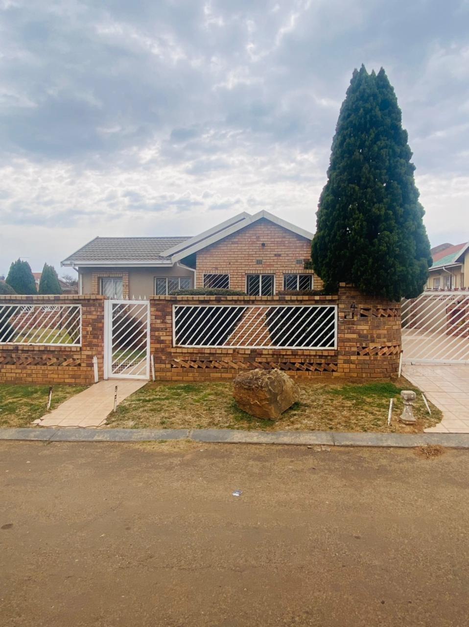 3 Bedroom House for sale in Ennerdale P24111676841