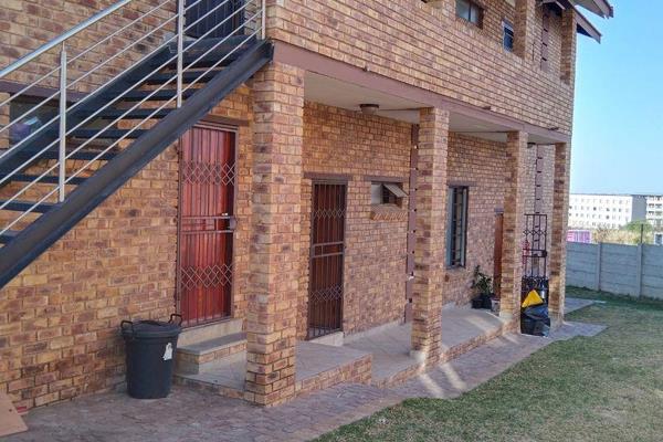 Looking for a comfortable and convenient apartment in Olievenhoutbosch? Look no further than this fantastic 2-bedroom, 1-bathroom ...