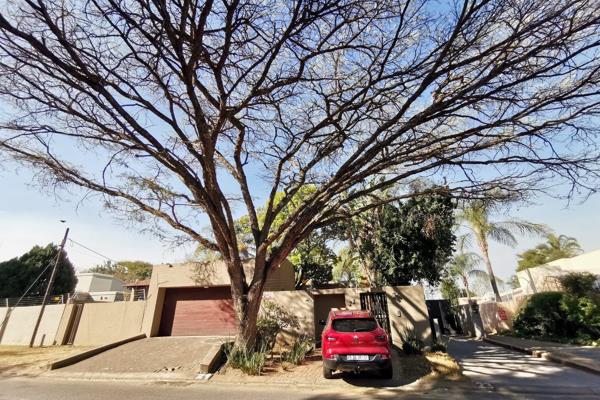 3 Bedroom, 2.5 Bathroom Freestanding House For Sale in Magaliessig, Sandton.

This ...