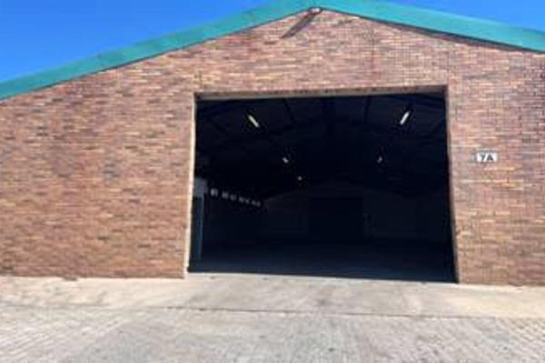 Large open warehouse TO LET

384m2

Two toilets

Pre-paid electricity

Roller shutter door for easy access

3 Phase is optional

This ...