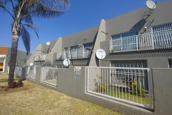 This Spacious Ground floor apartment is situated close to Voortrekker road and close to ...