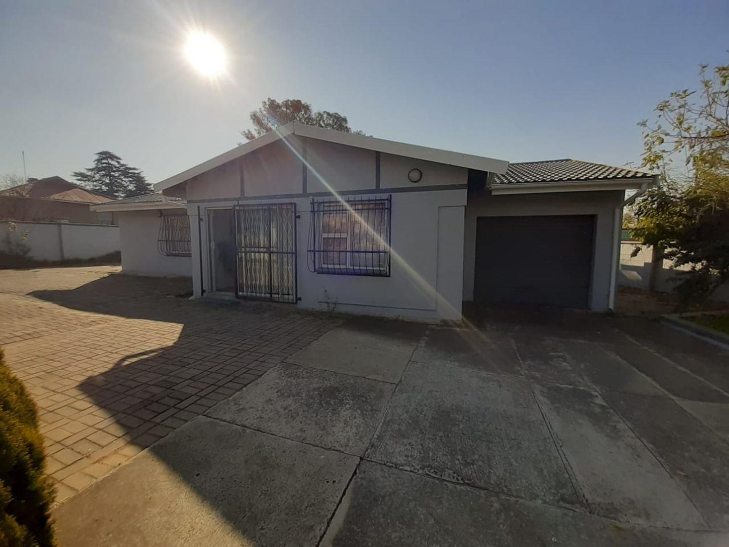 4 Bedroom House for sale in Colenso P24111503702