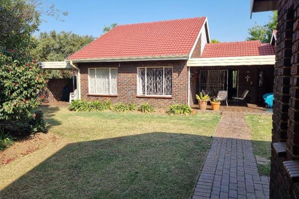 Sunward Park Property : Townhouses for sale in Sunward Park ...