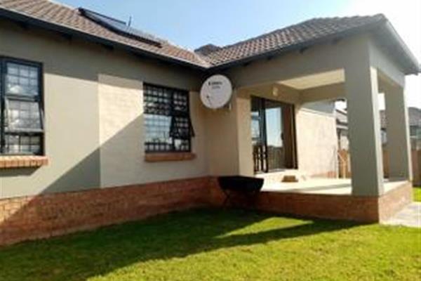 The townhouse is situated in Woodwind Estate. The unit offers 3 bedrooms, 2 bathrooms, open plan kitchen, 1 living room, 1 garage, 1 ...