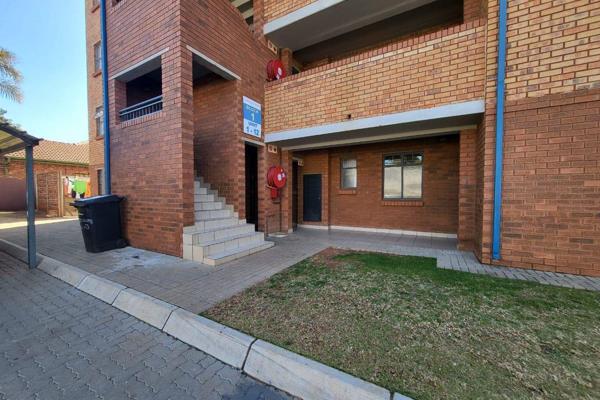 Lovely two bedroom apartment up for grabs.

The property consist of 2 bedrooms,1bathroom,a living area and a carport.

Close to ...