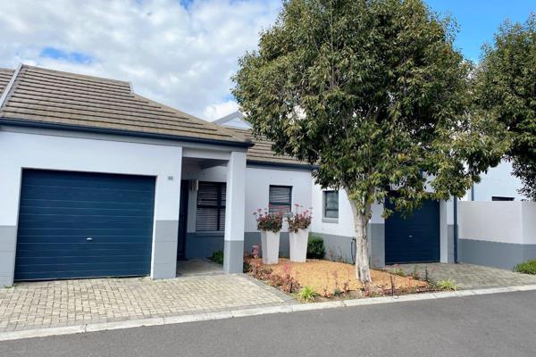 Offering a fabulous outdoor braai area with a built in braai, this house is a lovely family home perfect for entertaining. With 2 ...