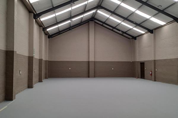 Large open,  factory/ workshop.
Located in the industrial hub of Vredenburg.
Long term lease contract with 3 Phase electricity.
2 ...