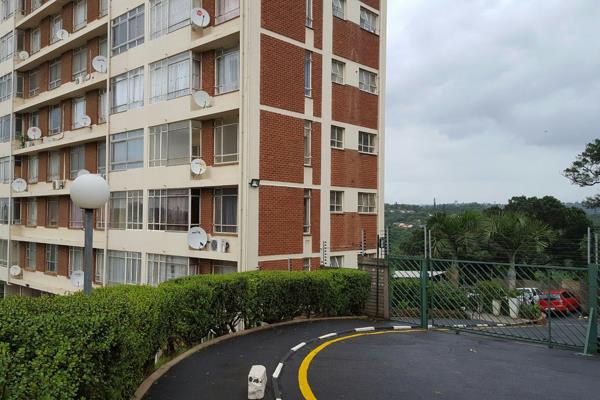 This neat one bedroom apartment with an enclosed balcony is situated in Carrington Height in a secure well maintained building in ...