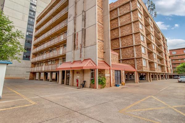 This neat two bedroom apartment is perfect for a young professional or children attending varsity next year. It consists of a kitchen ...