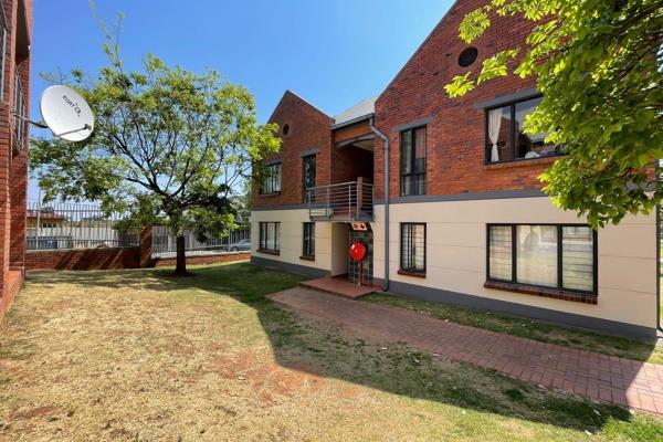 Student Accommodation walking distance to the University of Johannesburg offers:
2 Big Bedrooms;
1 Full Bathroom;
Open Plan Lounge ...