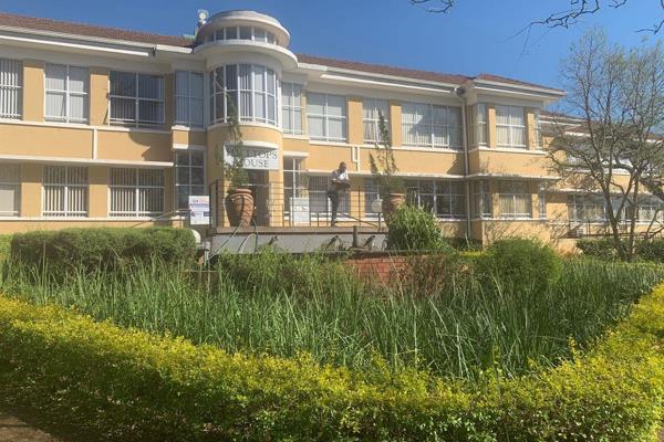 422sqm Office @ Hilltops Office Park - R3 950 000 plus Vat. Includes 17 parking bays. Generator included and 13 build-in office desks.