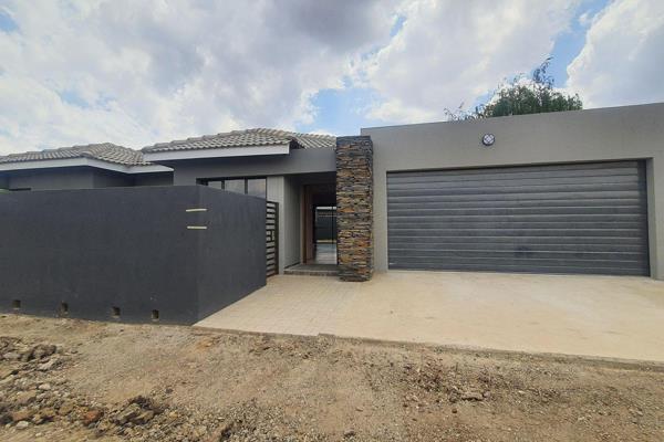 Newly built &amp; brand new Townhouse for sale in Fochville.
Be the 1st owner of this beautiful unit.
Selling price: R1 370 000
3x ...