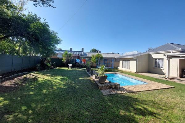 Discover a cosy, easy living space in this 1 bedroom flat located in the heart of Top ...