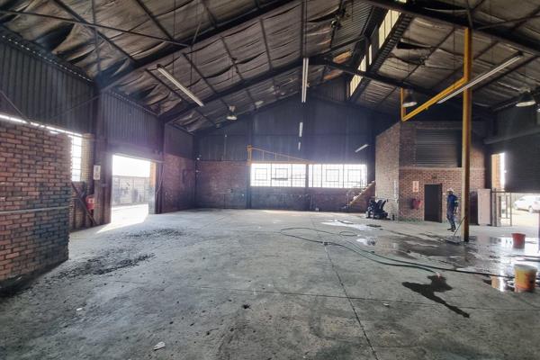 350M2 Factory Space with functional yard space for sale.. The Factory offers good front shutter access with a second shutter leading to ...