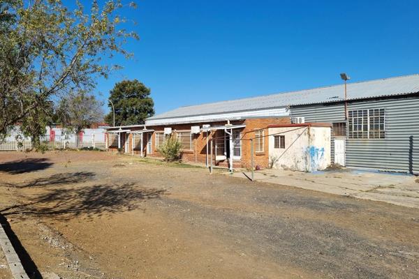 Warehouse to let in Hamilton, Bloemfontein
Reception 
Boardroom 
Training room 
Offices ...