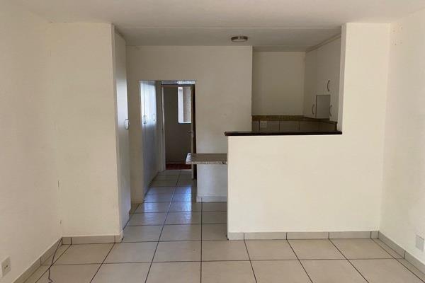 Ground floor bachelor&#39;s in security complex, open plan bedroom and kitchen and ...