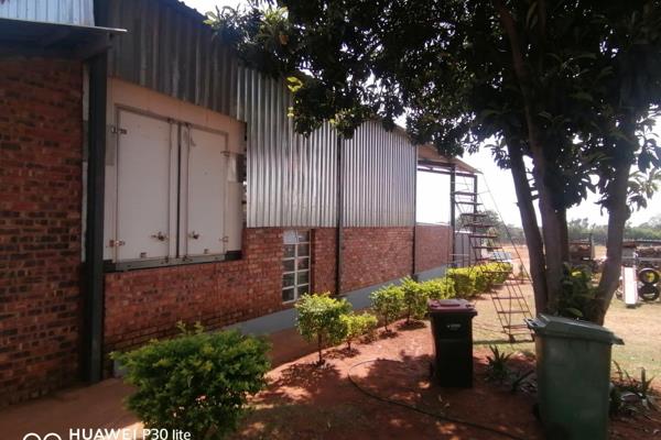 2 Ha small holding in the Monavoni area in centurion.
This property is ideal for a workshop type of business with all the stores and ...