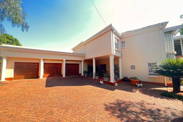 Situated at the bottom of a Cul-de-Sac, this Jewel of Raslouw is beautiful, very private, very secure and magnificently maintained ...