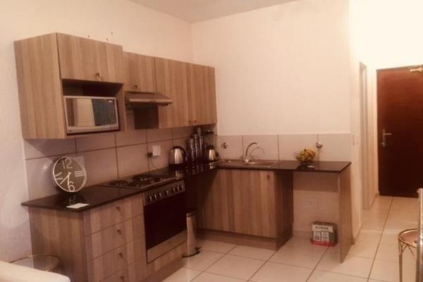 A Cozy 2 Bedroom 1 Bath Apartment for Sale in Paulshof, Sandton.
Situated in the ...