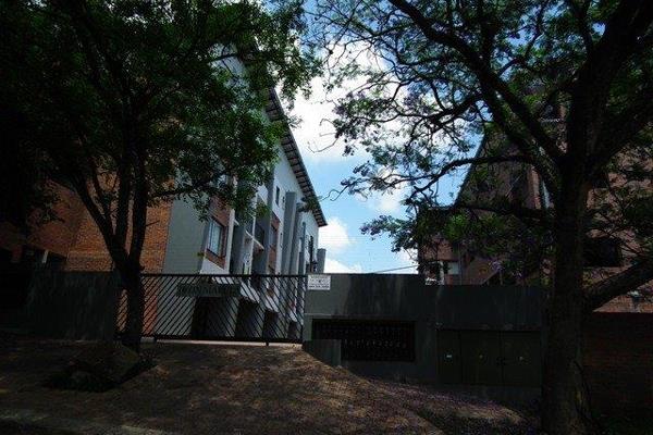 Apartment in  complex close to amenities
Open plan lounge &amp; kitchen 
1 Bedroom ...