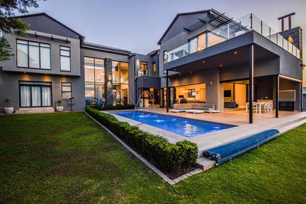 Simply breath-taking! Rarely does a home of this calibre come to market. Situated on a stunning 1200 sqm fairway property, you’ll ...