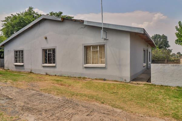 This big 4 bedroom house was divided into two flats and additional flat outside with 2 bedrooms and a bathroom.  This makes this house ...