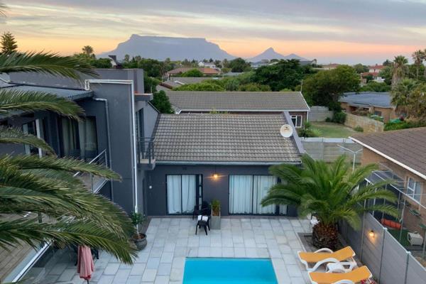 Situated in Milnerton Ridge, only 5 minutes away from the beautiful sandy beach and ...