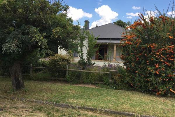 A sunny front porch to relax, drink coffee or admire the garden and the birds,
this thoughtfully renovated 3 bedroom sandstone home, in ...