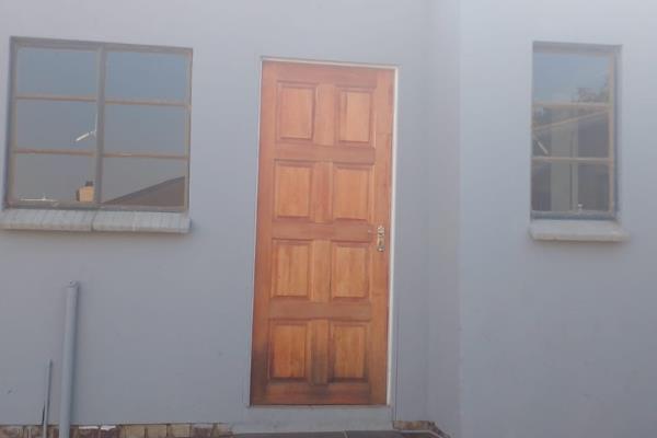 One Big Bedroom Cottage to rent In South Hills 
to Pick n pay Steel Dale.

Occupation ...