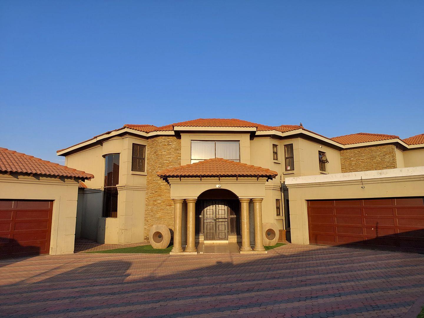 4 Bedroom House for sale in Aerorand P24111798074